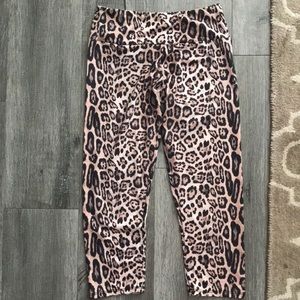Onzie Leopard Cropped Leggings